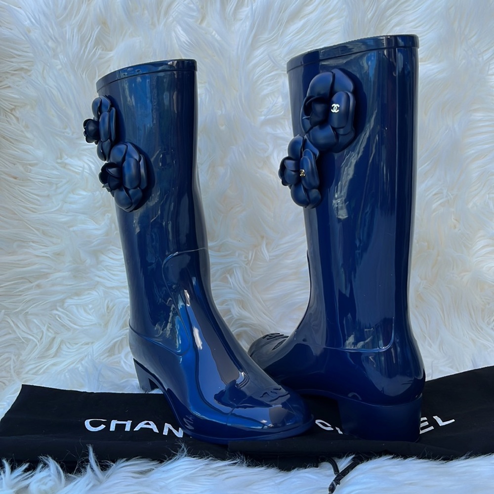 Authentic NWOB Chanel Navy Blue Rubber Camellia Flower Rain Boots